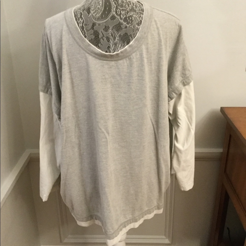 CASUAL GRAY AND WHITE KNIT TEE 🌟